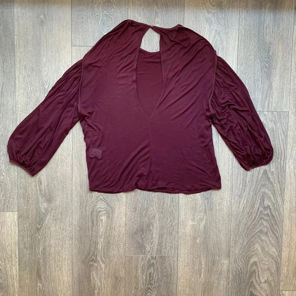 Aritzia Babaton Blouse Top Bishop Sleeve Burgundy Drapey Flowy Size XS - Picture 15 of 15